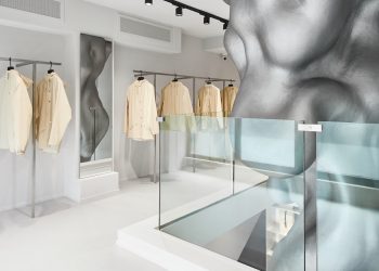 L’outerwear brand Rains sceglie Milano per il debutto retail italiano