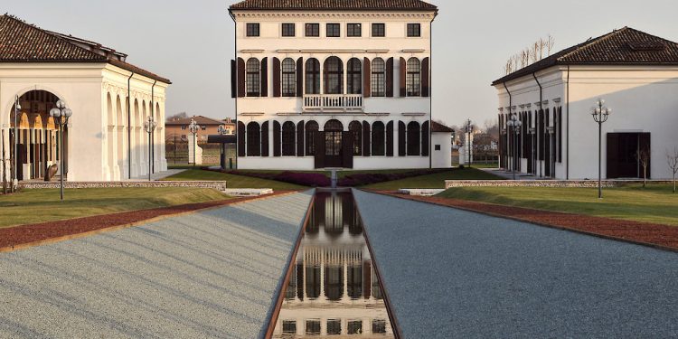Benetton, solidarietà al 20% per 908 lavoratori. Non ci saranno esuberi