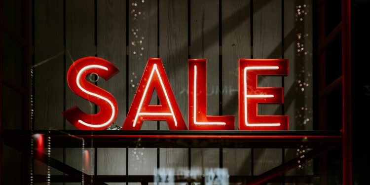 Saldi estivi, domani al via in tutt’Italia. Si stima incassi in calo a 3,2 mld