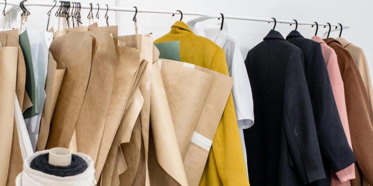 Sistema Moda Italia, primo semestre 2024 in frenata per il tessile-abbigliamento
