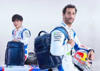 Piquadro festeggia con il team di F1 Visa Cash App RB i 25 anni della sua linea Blue Square