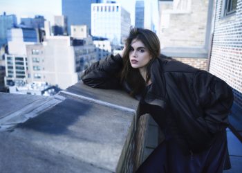Dkny conferma Kaia Gerber per la campagna dei 35 anni