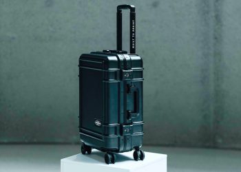 Eastpak introduce la linea di valigie rigide ‘Resist’r Case’