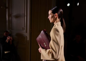 Victoria Beckham riduce le perdite nel 2023. Vendite a +52%