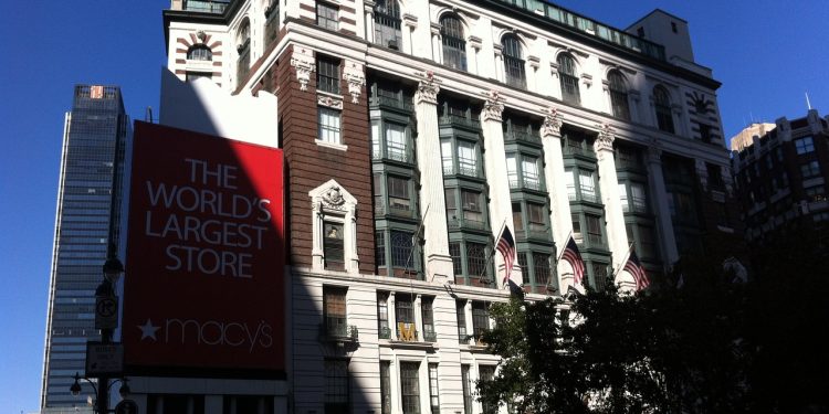 Department store alla resa dei conti. Per superare la crisi si punta sui luoghi storici