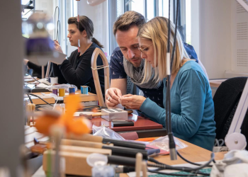 Hermès aumenta i suoi poli produttivi: inaugurata a Riom la 23esima manifattura