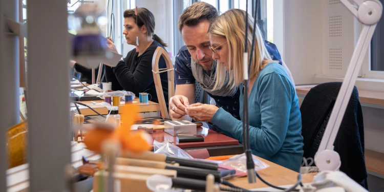 Hermès aumenta i suoi poli produttivi: inaugurata a Riom la 23esima manifattura
