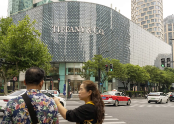 Tiffany ridimensionerà lo store di Shanghai per via del crollo del lusso
