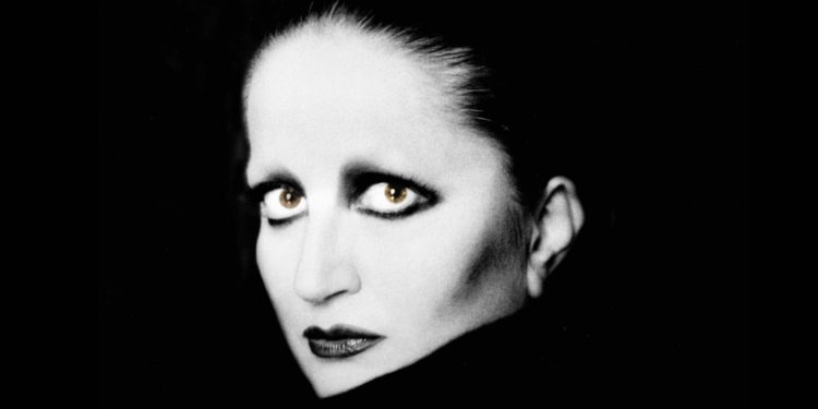 Mina duetta con Balenciaga. La Tigre di Cremona firma una capsule con Demna