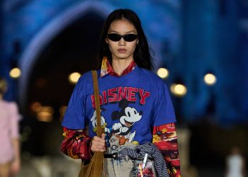 Coperni, a Disneyland Paris sfila anche una maglietta comprata su Vinted?