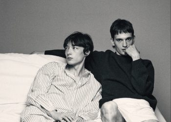 Il marchio parigino Soeur esordisce nel menswear con la capsule ‘Frère’