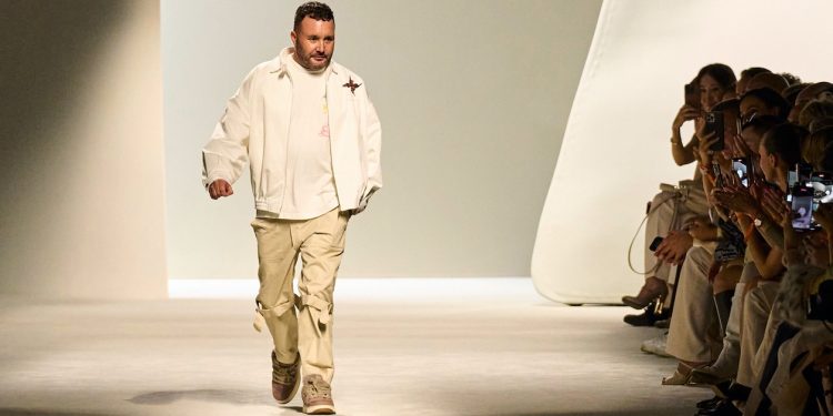 Rumors confermati: Kim Jones lascia la direzione creativa di Fendi