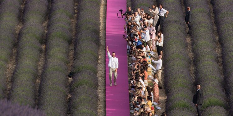 Jacquemus perde appeal. Si rafforza l’ipotesi di ingresso di un investitore