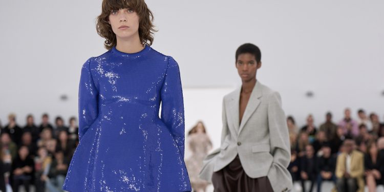 Loewe vola a 810,8 mln di fatturato nel 2023 (+62,5%). Scala la vetta dei top brand di Lvmh