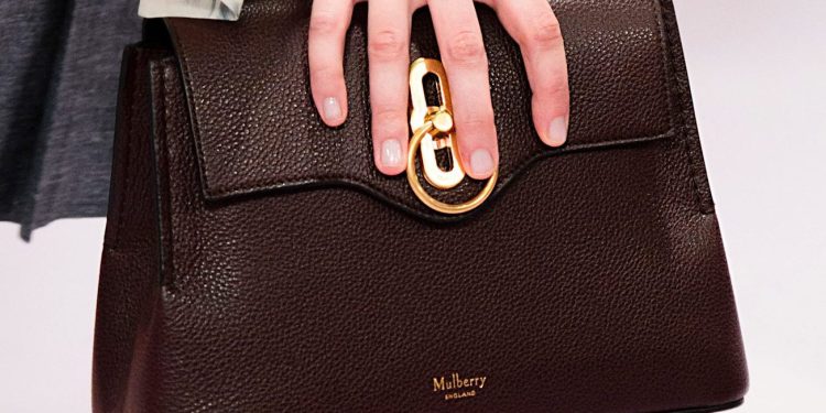 Mulberry rigetta il nuovo takeover di Frasers. “Lavoriamo al rilancio”