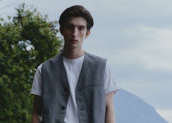 Pomandère introduce il gender fluid e punta sulla white shirt