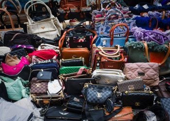 Contraffazione: in sei mesi 9mila sequestri e 354 siti oscurati
