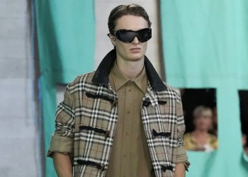 Il gruppo Moncler interessato a Burberry? I rumors fanno volare il titolo brit in Borsa