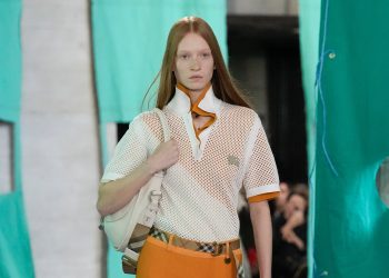 Burberry, crollano i ricavi ma brilla in Borsa (+19%) grazie al piano di rilancio ‘Forward’