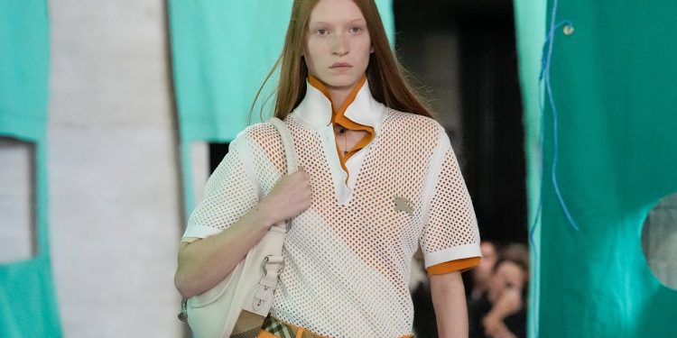 Burberry, crollano i ricavi ma brilla in Borsa (+19%) grazie al piano di rilancio ‘Forward’