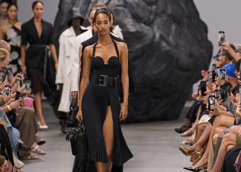 Tapestry ufficializza lo stop alla fusione con Capri Holdings