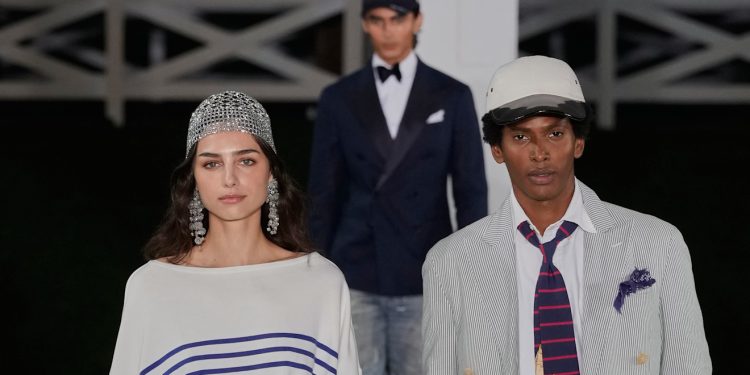 Ralph Lauren alza le previsioni per i 12 mesi dopo un Q2 a +6%