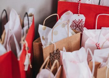 Consumatori cauti negli acquisti di Natale. Sconti nel fashion, i più attesi
