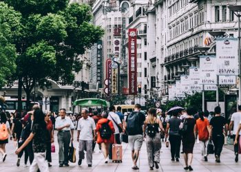 Tra luxury shame e prezzi, la Cina pesa sui brand. In attesa di un rilancio nel 2026
