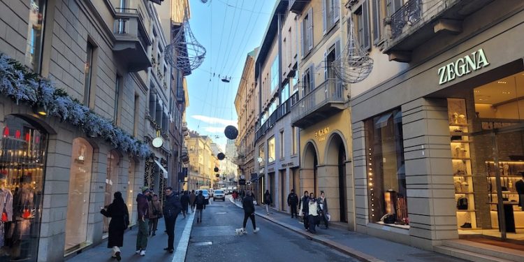 Shopping di Natale, prevale la prudenza. In Italia la moda perde la sfida con beauty e tech
