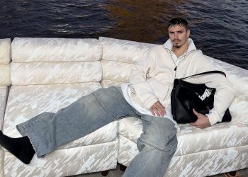 Balenciaga, tra arredi vintage e star di oggi: la nuova adv firmata Juergen Teller