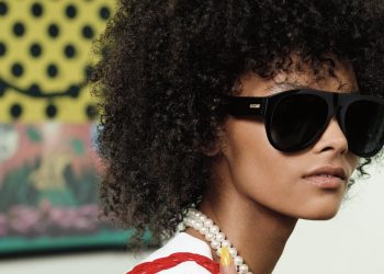 Adrian Appiolaza svela il suo primo occhiale per Moschino
