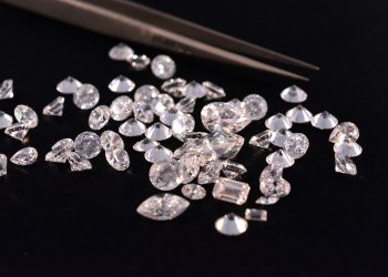 È boom di diamanti sintetici. Il mercato da 27 mld $ fa crollare il prezzo dei diamanti naturali (-24%)
