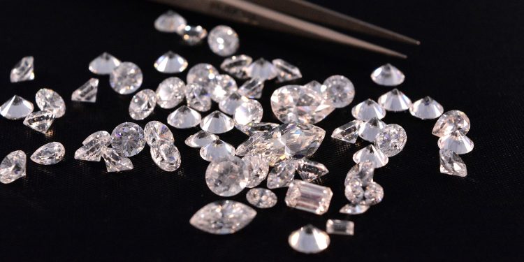È boom di diamanti sintetici. Il mercato da 27 mld $ fa crollare il prezzo dei diamanti naturali (-24%)
