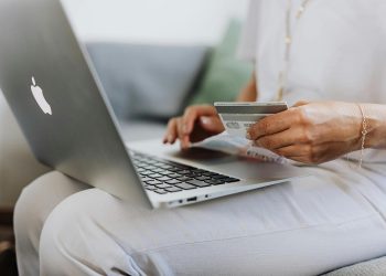 Black Friday, negli Usa è record di vendite online: superati i 10 mld $