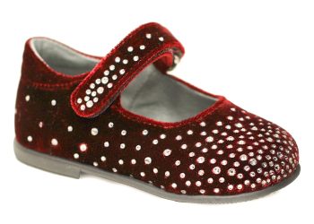 Falc punta sulla tendenza barefoot. Il kidswear copre il 40% del turnover