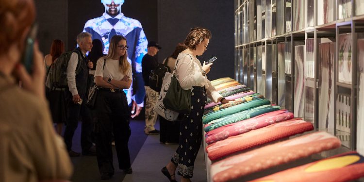 Al via oggi Pitti Filati 96. Il comparto soffre: nel 2024 scende del 6,2%