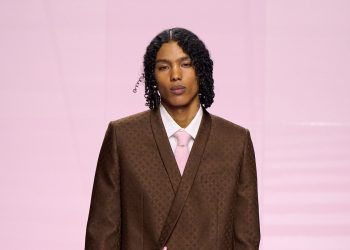 Lvmh, nel 2024 l’utile cala del 17%. Ricavi per 84,7 miliardi (-2%)