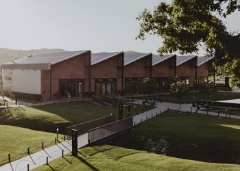 Kering vende The Mall luxury outlets al fondo americano Simon