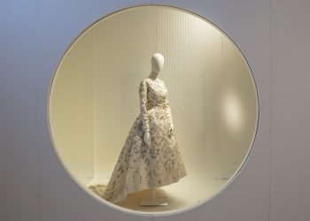 Palazzo Morando ospita la prima mostra italiana dedicata a Cristóbal Balenciaga