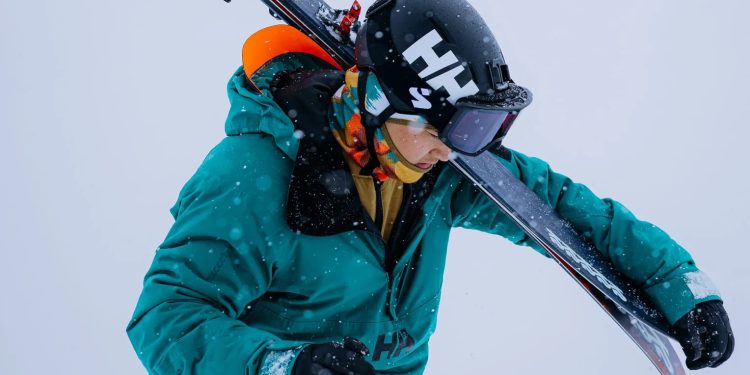 Kontoor Brands compra Helly Hansen ed entra nell’outdoor