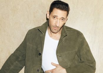 Adrien Brody è il volto della campagna timeless di Cos