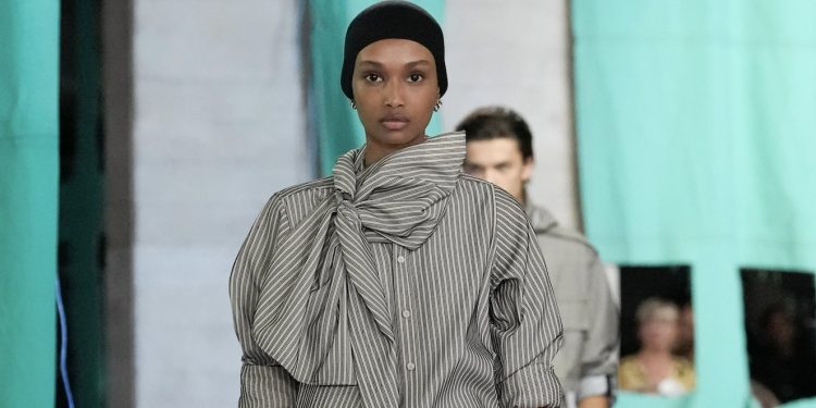 Al via le sfilate ‘patchwork’ di Londra, tra lusso e fast fashion