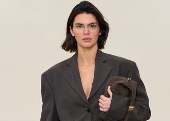 Passato e futuro. Calvin Klein riparte dal mix cronologico di Veronica Leoni