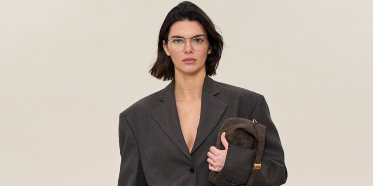 Passato e futuro. Calvin Klein riparte dal mix cronologico di Veronica Leoni