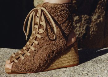 L’artigianalità di Castañer incontra lo stile timeless di Etro