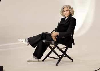 Golden Goose chiama Jane Fonda come testimonial delle sneaker ‘Super-Star’