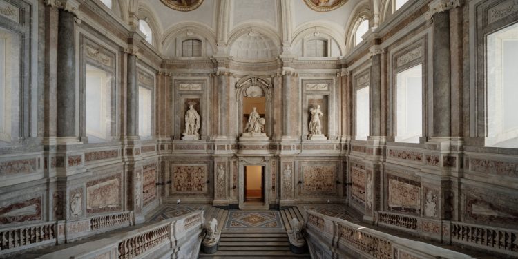 Max Mara sceglie la Reggia di Caserta per la sfilata resort 2026