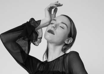 Catalina: eleganza senza tempo per una donna sofisticata