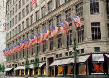 Tagli in vista per Saks Global: licenzierà il 5% del personale negli Stati Uniti