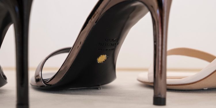 Tapestry annuncia la vendita di Stuart Weitzman a Caleres